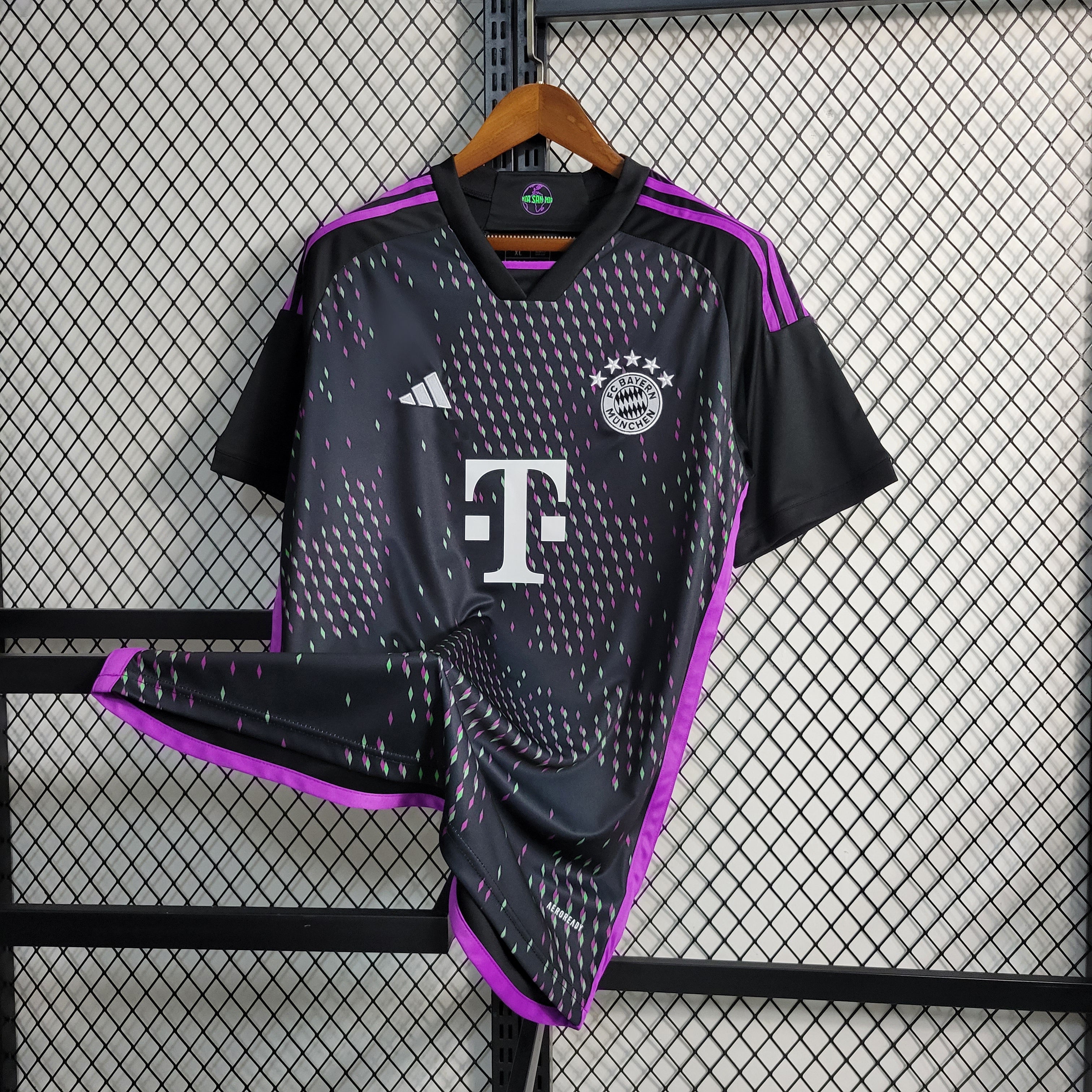 Bayern de Munich 2023/24 (Segunda equipación)