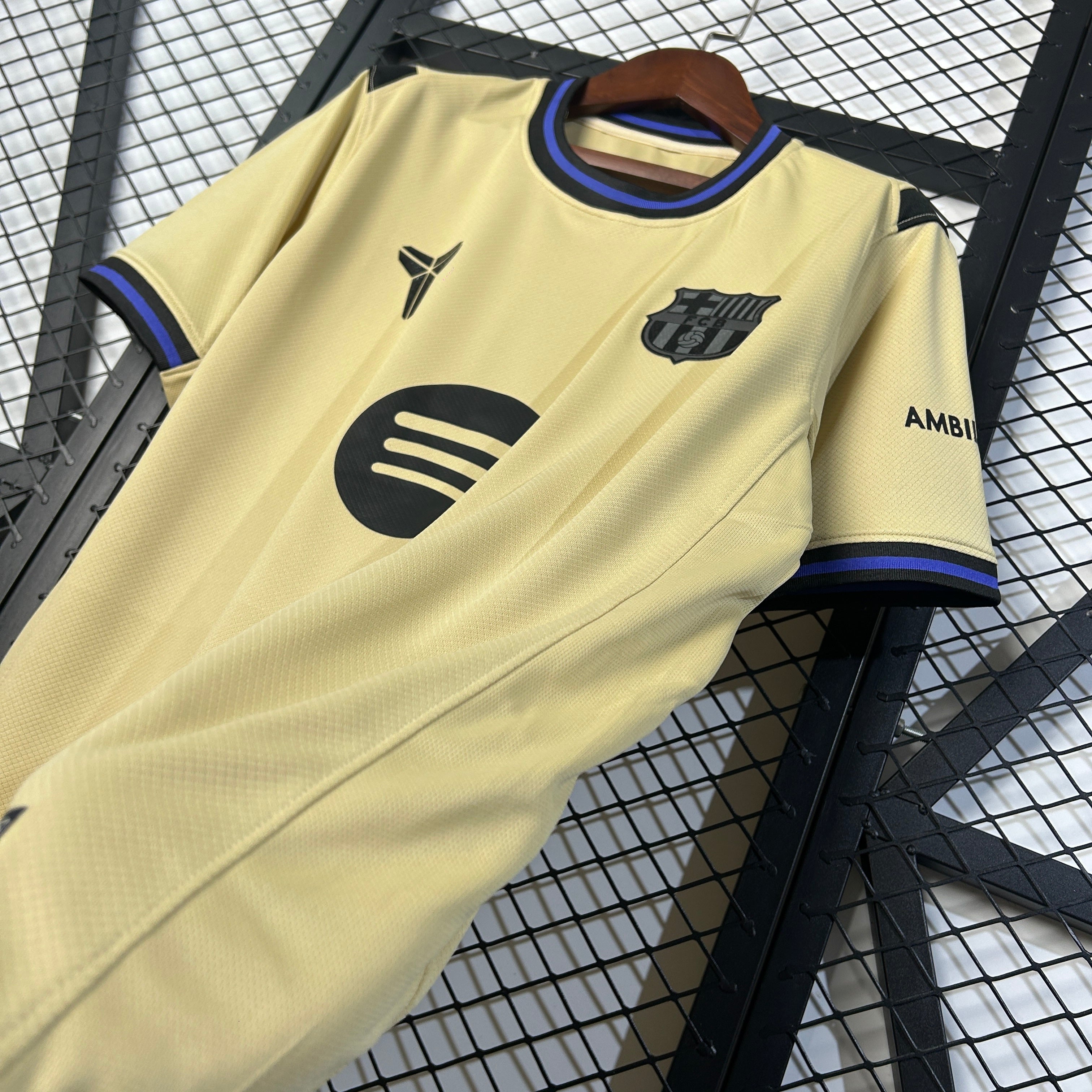 FC Barcelona 2025/26 (Segunda equipación)