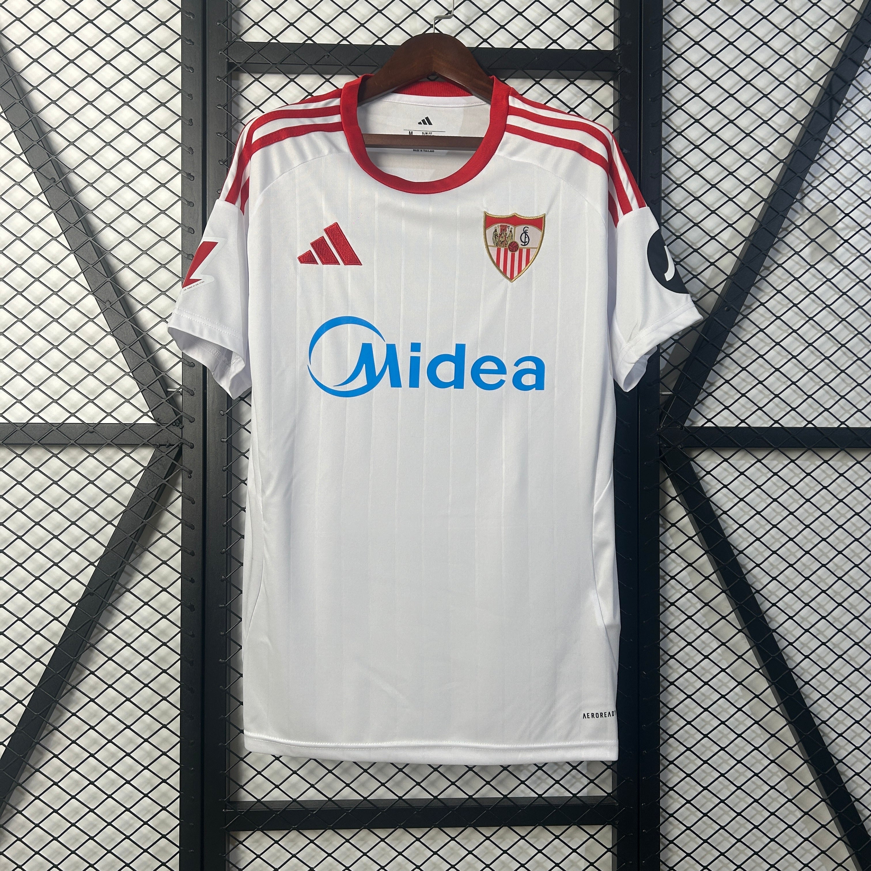 Sevilla 2025/26 (Primera equipación)