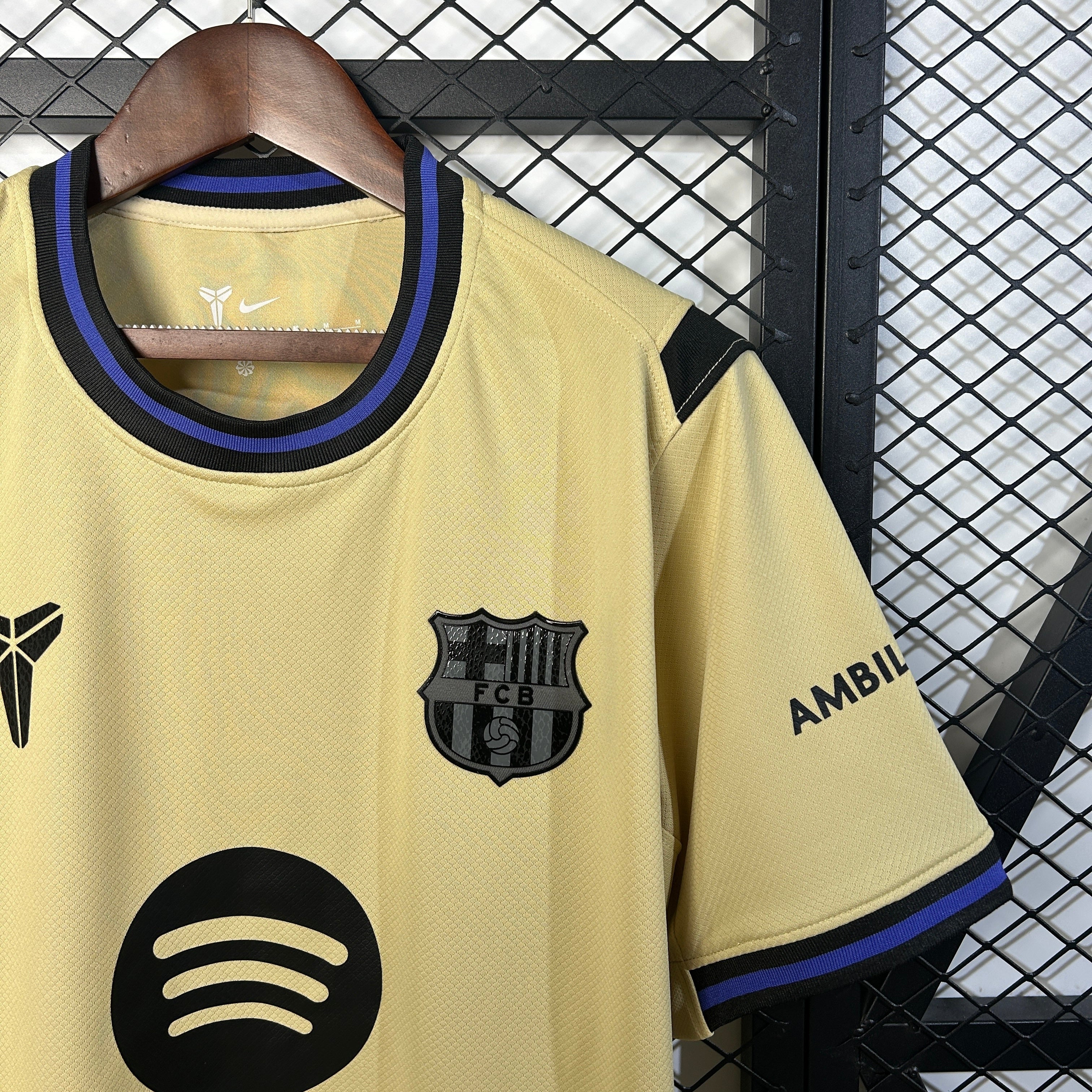 FC Barcelona 2025/26 (Segunda equipación)