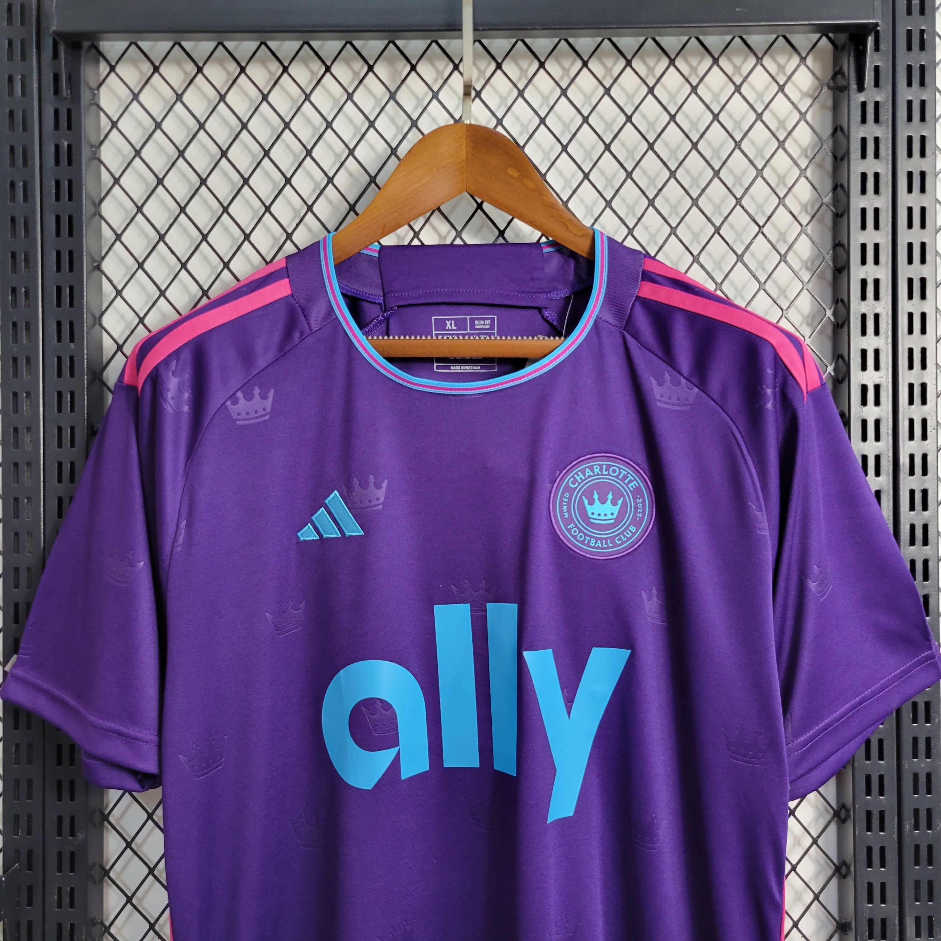 Charlotte 2023/24 (Segunda equipación)