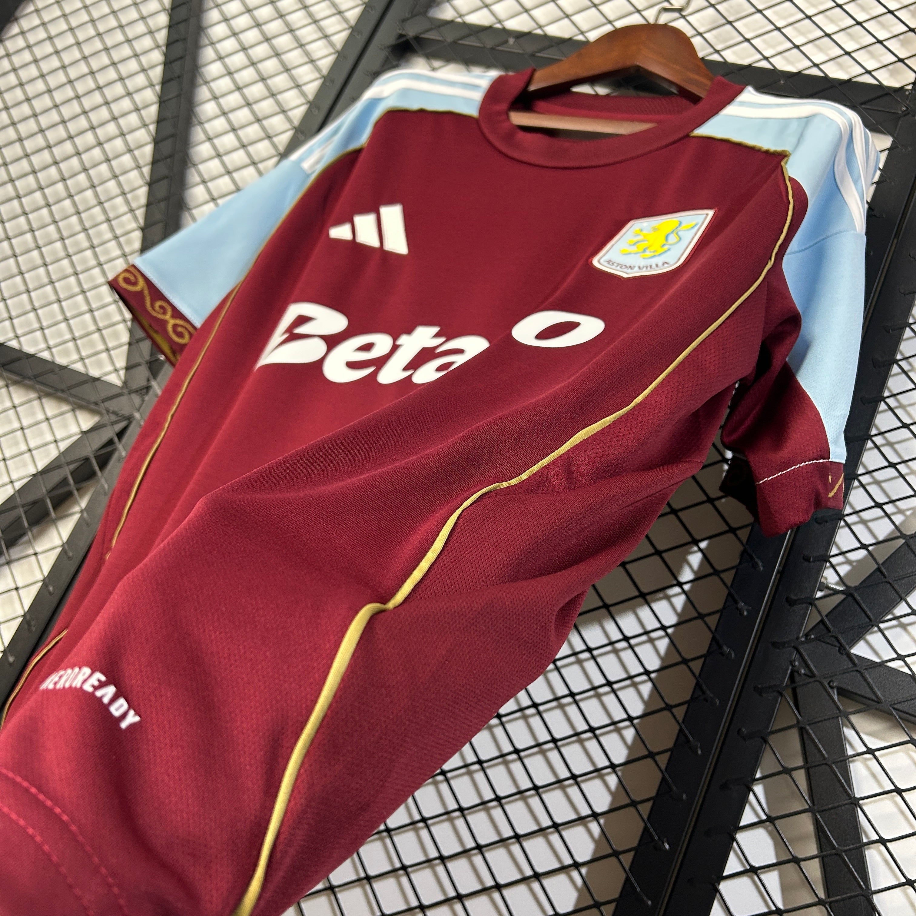 Aston Villa 2025/26 (Primera equipación)