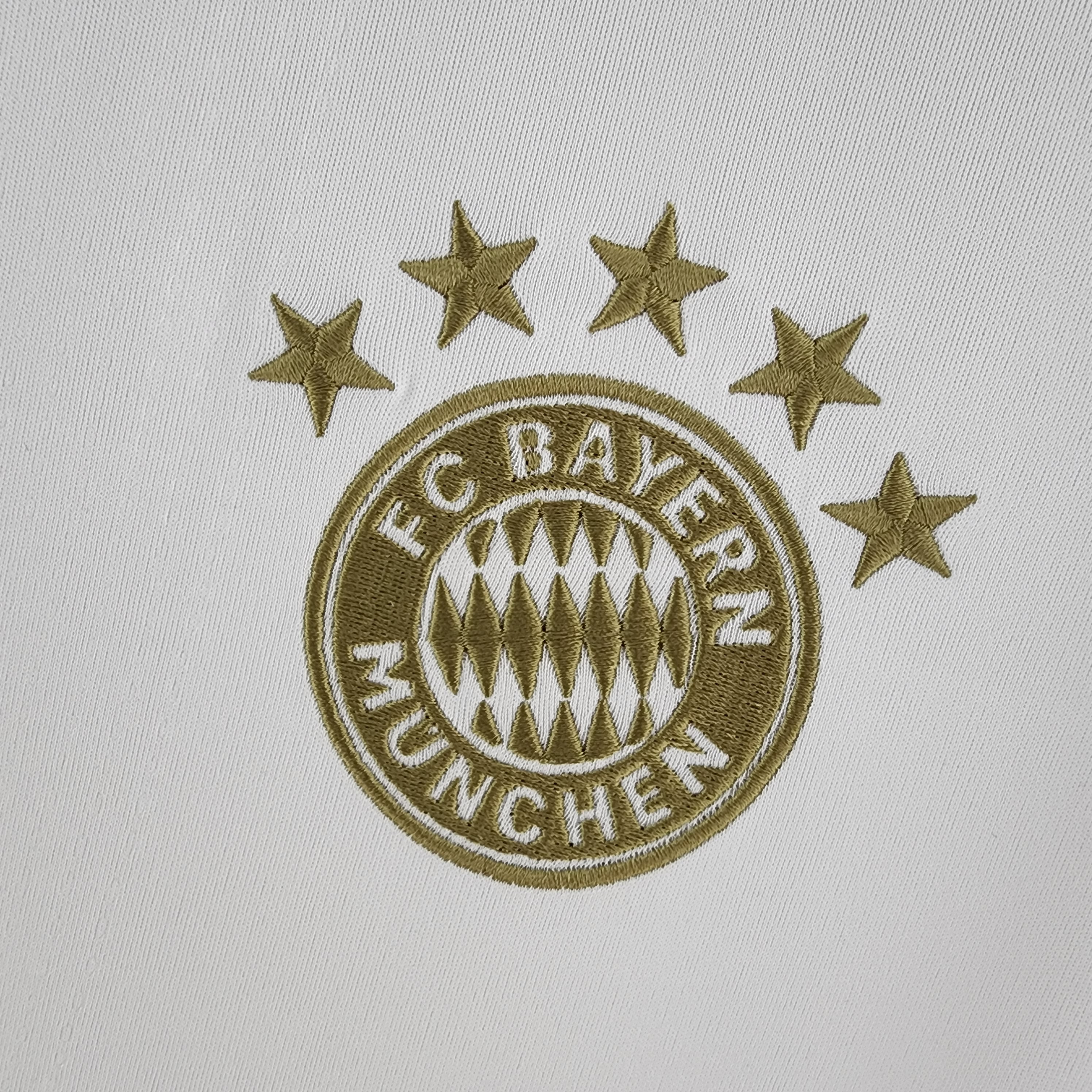 Bayern de Munich 2022/23 (Segunda equipación)