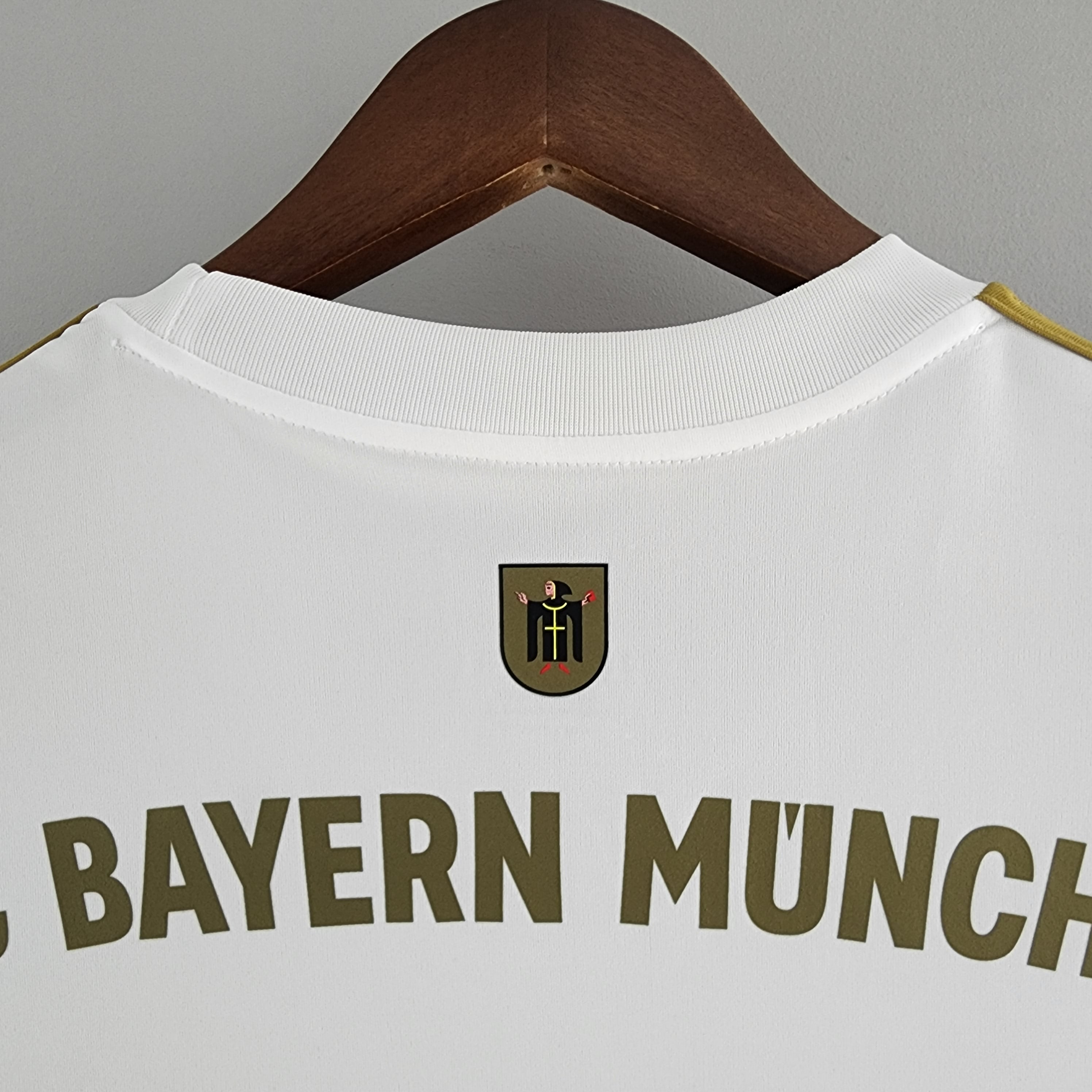 Bayern de Munich 2022/23 (Segunda equipación)