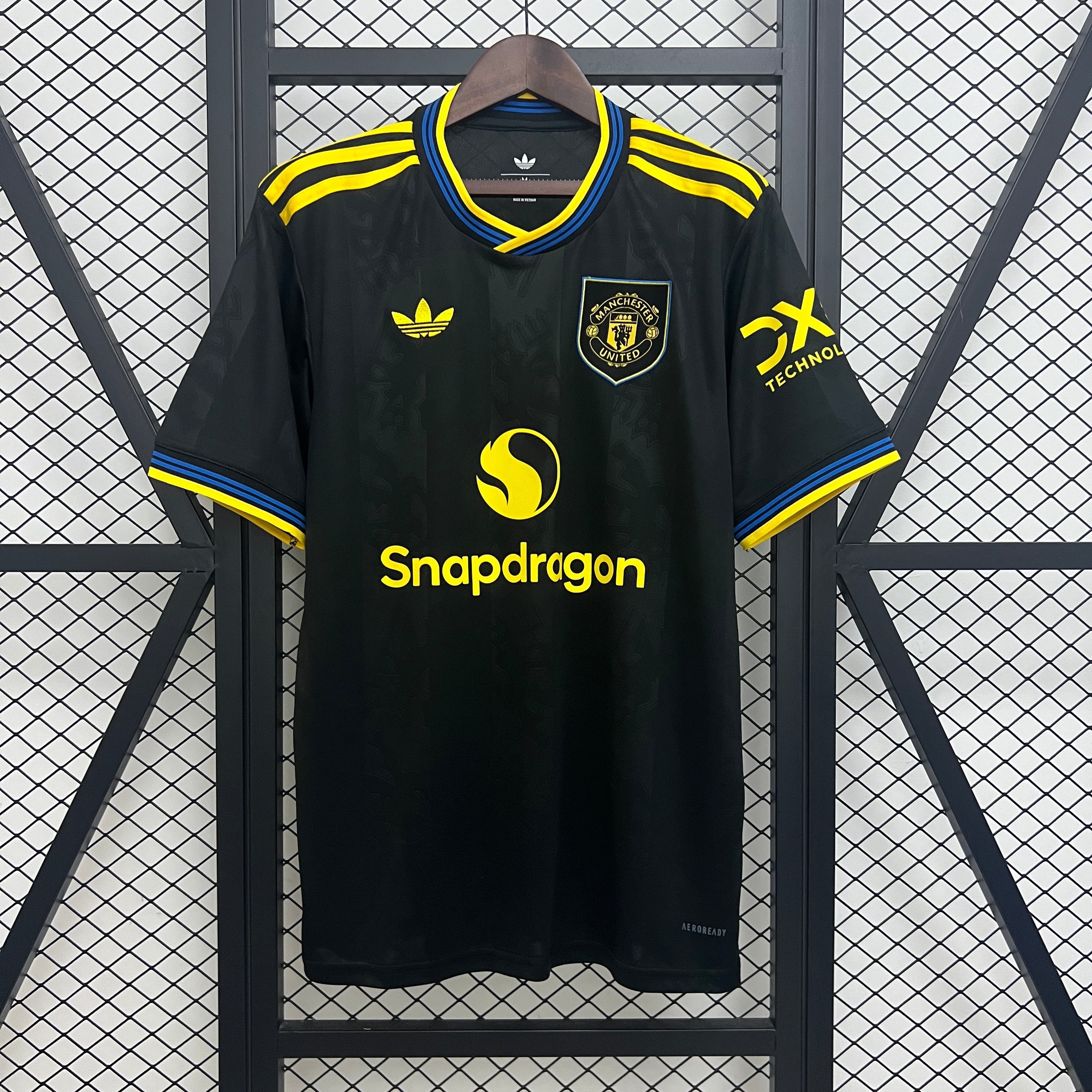 Manchester United 2025/26 (Tercera equipación)