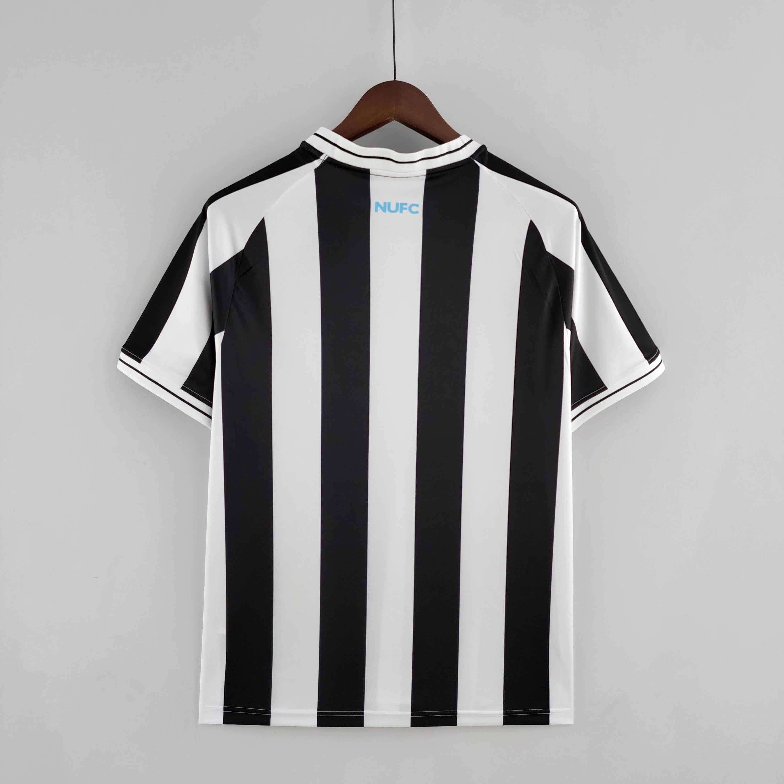 Newcastle 2022/23 (Primera equipación)